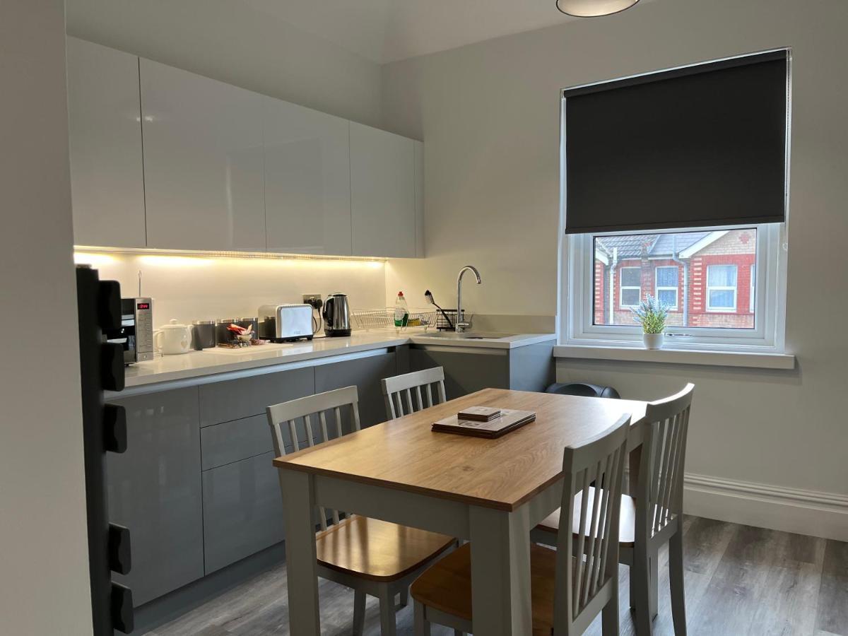 Entire Spacious 4 Bedroom Apartment In Bournemouth Exteriér fotografie